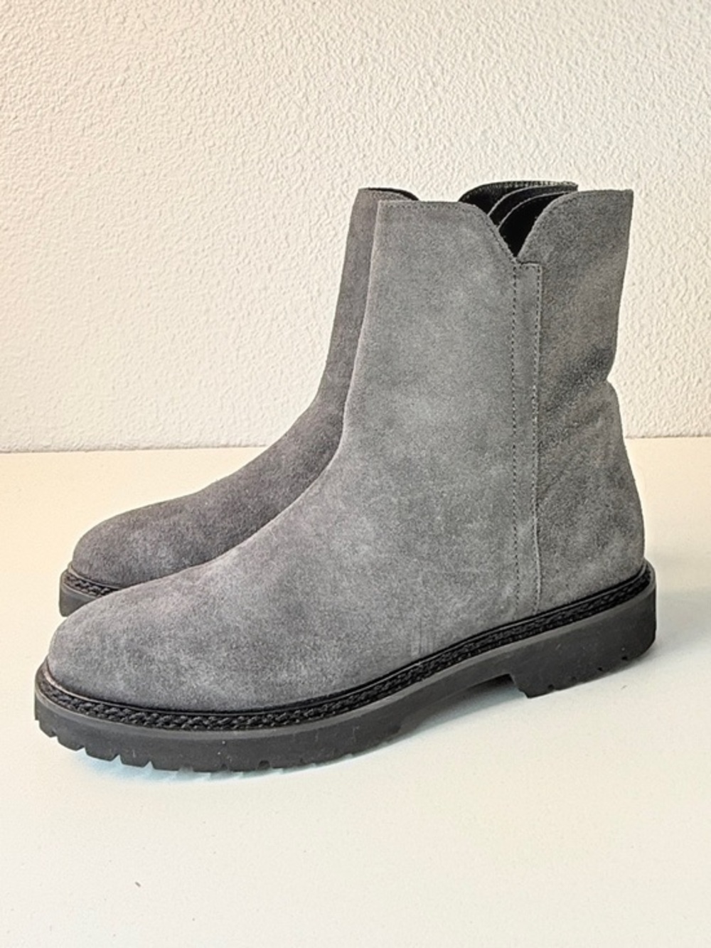 Aquatalia Gray Suede Lug Sole Ankle Boots Italy Size 8 Gray Boots leather